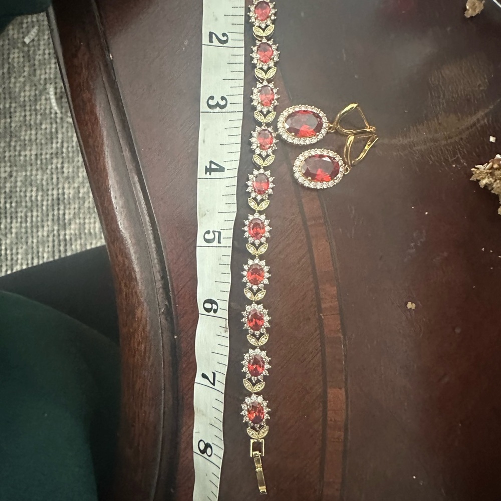 Gold tone and Red Jewelry Set - Picture 5 of 6